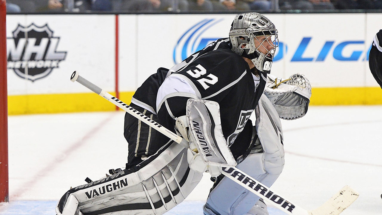 Kings edge Caps in shootout to give Sutter 500th win